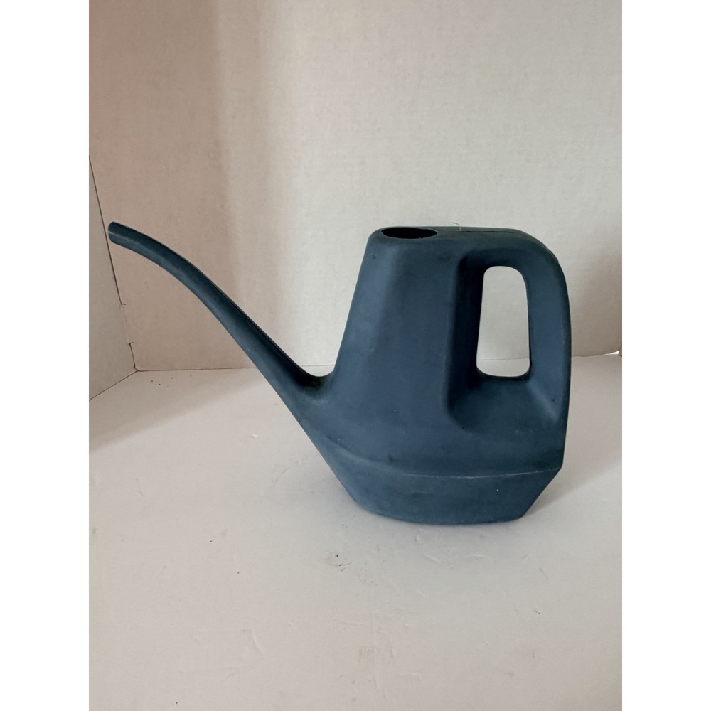 Vintage Rubbermaid 1 3/4 Qt Plant Garden Blue Watering Can Hard Plastic #3142